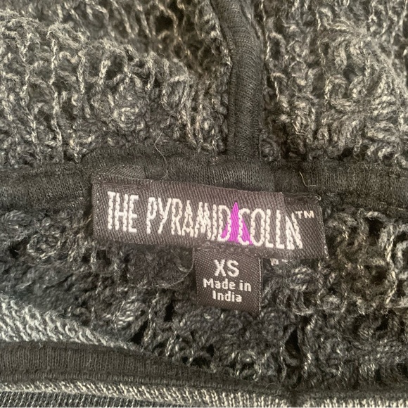 THE PYRAMID COLLECTION Floral Embroidered Hooded Pullover Top - Picture 3 of 12